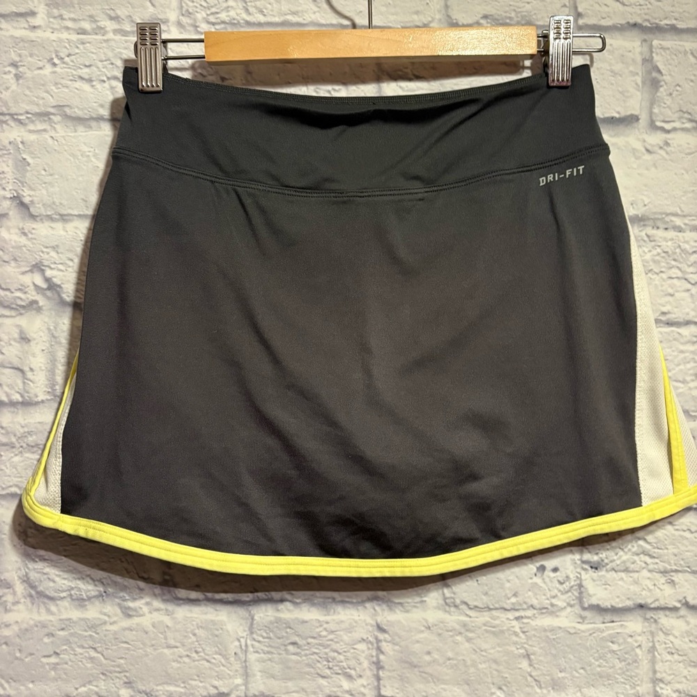 Nike Black and Yellow Athletic Tennis Skort Small - Picture 5 of 7